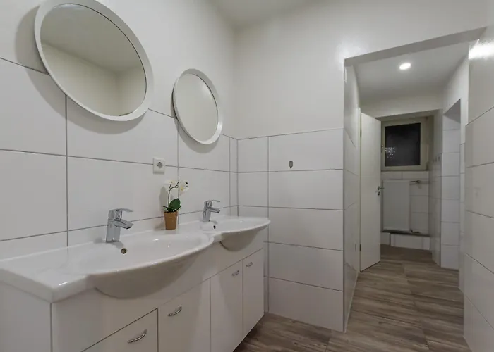 T&k 6 And 10 In For Big Groups 22min To Fair Dus *