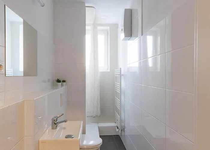 T&k 6 And 10 In For Big Groups 22min To Fair Dus Apartament *